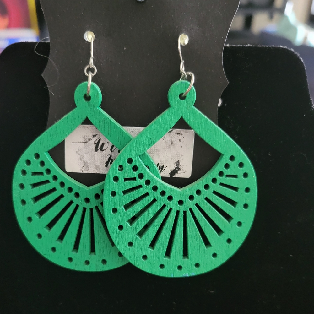 Chic Appletini Green Cutout Earrings